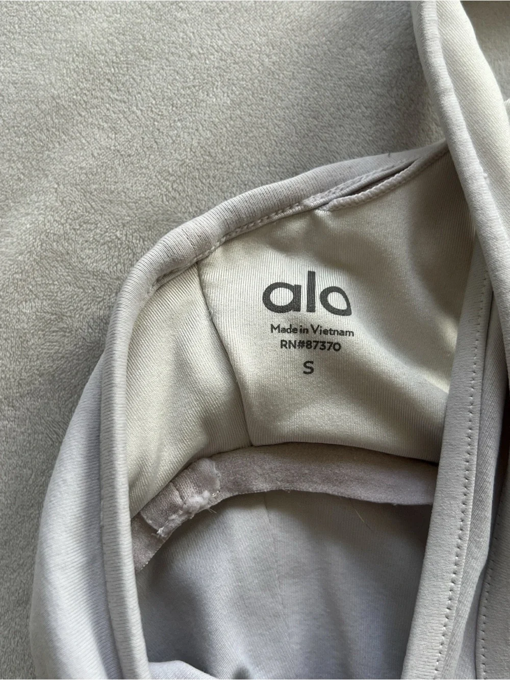 ALO Yoga White Cream V-Neck Ruched Front Racerback Sports Bra - Small